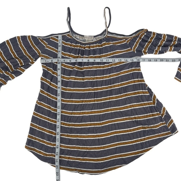 Passport Purple Striped Cold Shoulder Bell Sleeve Blouse Size Small Women’s - Picture 7 of 7